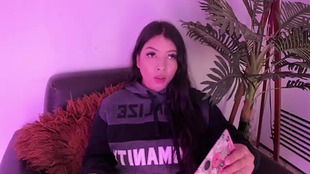 Miia Thompsonn online show from January 22, 2025, 3:09 am