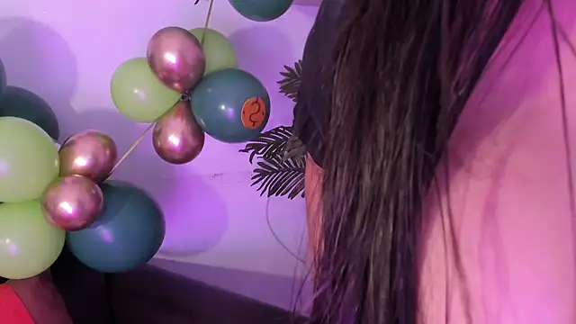 Miia Thompsonn online show from March 14, 2025, 3:26 am