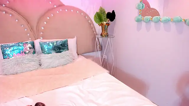 Miia Thompsonn online show from October 1, 2025, 3:12 am