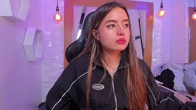 ary cooper  online show from October 27, 2025, 12:42 pm