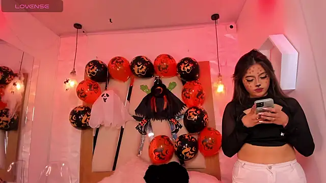 ary cooper  online show from October 31, 2025, 1:56 pm