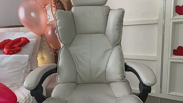 Snapshot of UrLillShy chatting on February 15, 2025, 7:27 am UrLillShy online show from February 15, 2025, 7:27 am