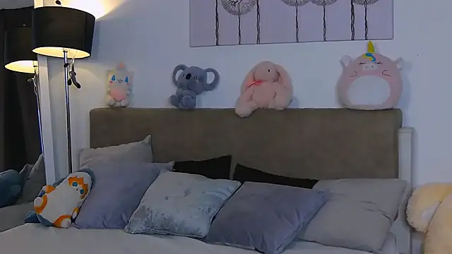 CassKiera online show from September 18, 2025, 5:09 am