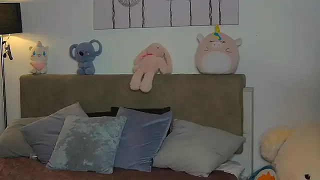 CassKiera online show from November 17, 2025, 5:57 am