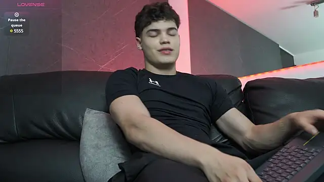 Max cortes1 online show from February 5, 2025, 11:50 pm