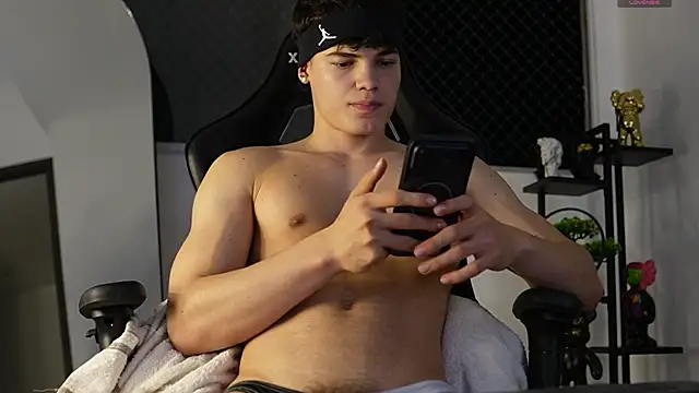 Max cortes1 online show from October 27, 2025, 12:47 am