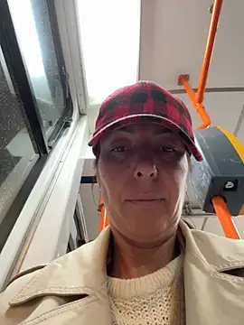 eveangelll online show from October 15, 2025, 4:01 am