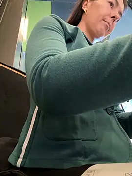 eveangelll online show from November 24, 2025, 8:14 am