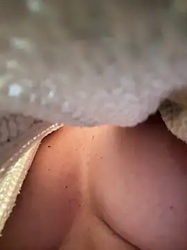 Snapshot of eveangelll chatting on March 6, 2026, 5:04 am eveangelll online show from March 6, 2026, 5:04 am