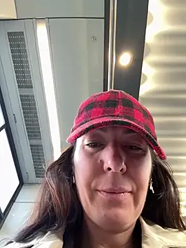 Snapshot of eveangelll chatting on April 7, 2026, 4:24 am eveangelll online show from April 7, 2026, 4:24 am