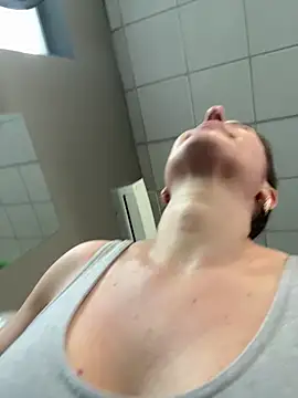 Snapshot of eveangelll chatting on April 9, 2026, 6:19 am eveangelll online show from April 9, 2026, 6:19 am