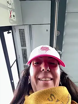 Snapshot of eveangelll chatting on April 16, 2026, 4:57 am eveangelll online show from April 16, 2026, 4:57 am