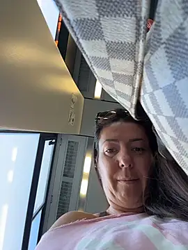 Snapshot of eveangelll chatting on June 26, 2026, 4:28 am eveangelll online show from June 26, 2026, 4:28 am
