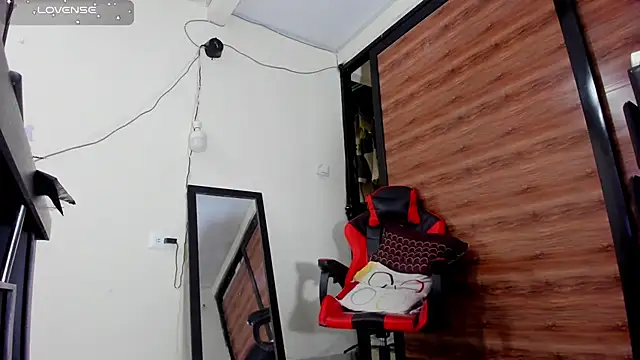 Snapshot of AlejoKhalifa_ chatting on October 4, 2025, 8:12 am AlejoKhalifa online show from October 4, 2025, 8:12 am