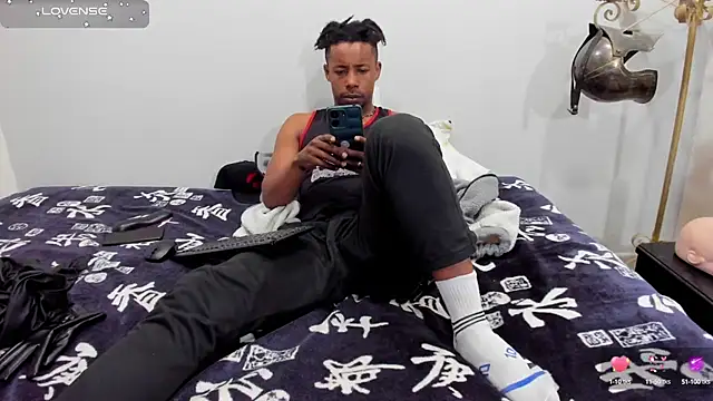 Snapshot of AlejoKhalifa_ chatting on October 18, 2025, 9:37 pm AlejoKhalifa online show from October 18, 2025, 9:37 pm