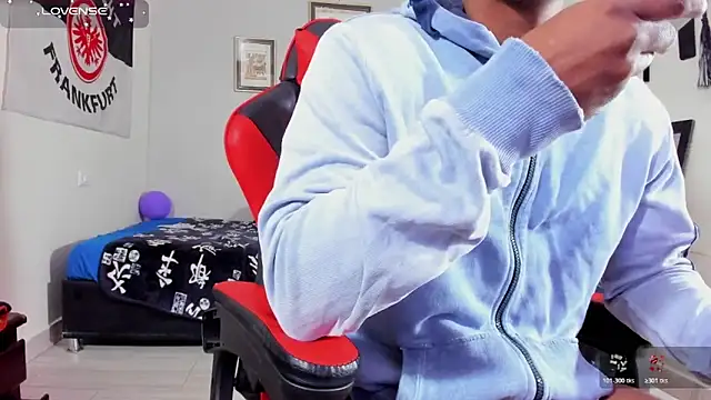 AlejoKhalifa  online show from October 29, 2025, 12:13 am