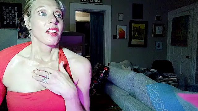 Snapshot of Glamazonx chatting on February 4, 2026, 12:27 am Glamazonx online show from February 4, 2026, 12:27 am