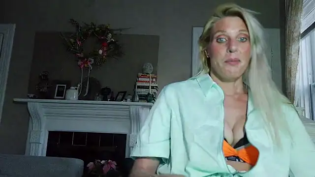 Snapshot of Glamazonx chatting on February 6, 2026, 12:26 am Glamazonx online show from February 6, 2026, 12:26 am