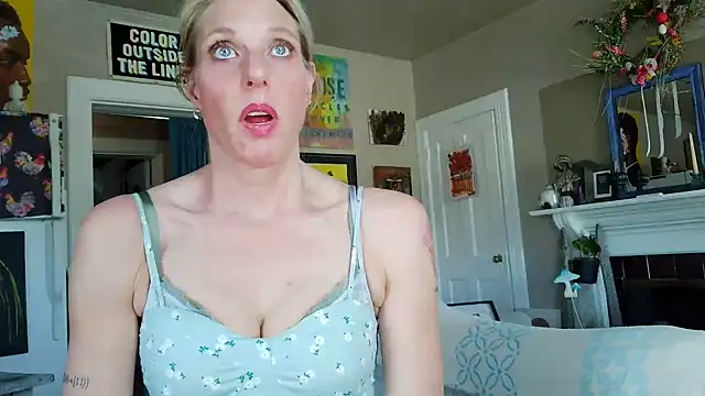 Snapshot of Glamazonx chatting on February 12, 2026, 10:05 pm Glamazonx online show from February 12, 2026, 10:05 pm