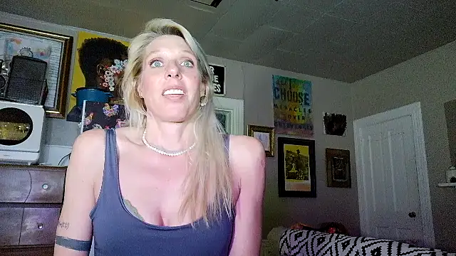 Snapshot of Glamazonx chatting on February 20, 2026, 7:10 am Glamazonx online show from February 20, 2026, 7:10 am