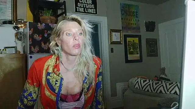 Snapshot of Glamazonx chatting on February 24, 2026, 2:09 am Glamazonx online show from February 24, 2026, 2:09 am