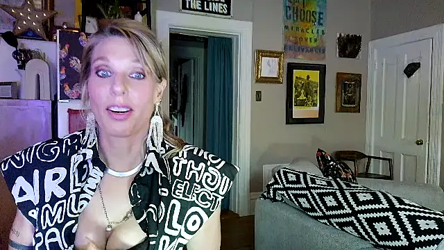 Snapshot of Glamazonx chatting on March 2, 2026, 12:24 am Glamazonx online show from March 2, 2026, 12:24 am