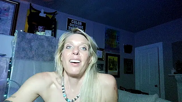 Glamazonx online show from April 15, 2026, 7:04 am