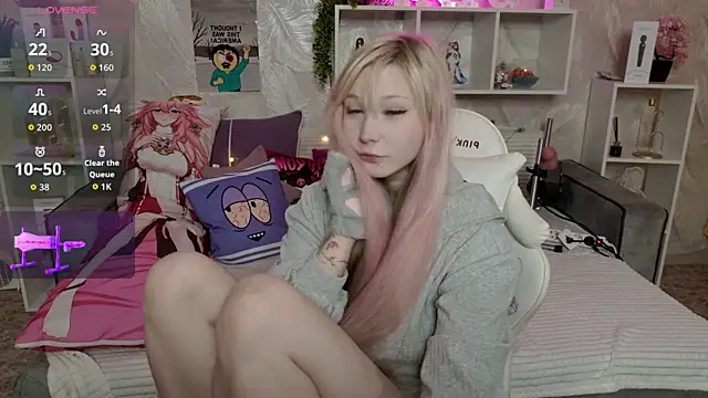 MeowkaKitty online show from April 19, 2026, 1:38 am