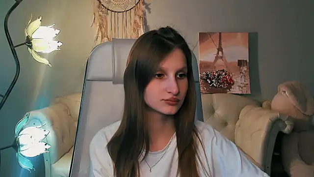 EllaHorton online show from March 18, 2025, 12:47 pm