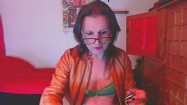 LorenJade online show from October 28, 2025, 7:45 am