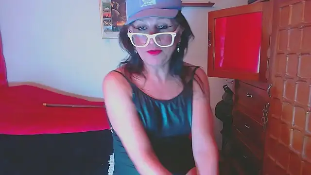 LorenJade online show from November 7, 2025, 8:14 am