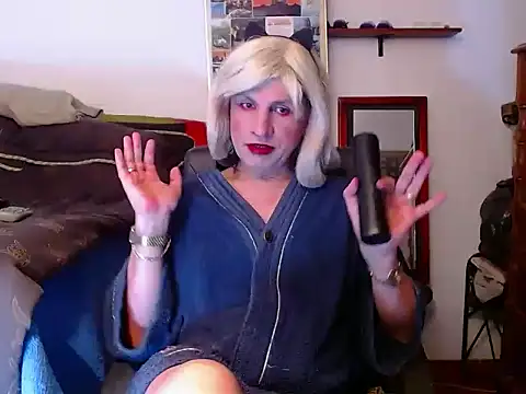 LorenJade online show from May 3, 2026, 10:43 am