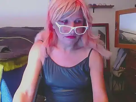 LorenJade online show from May 15, 2026, 7:04 am