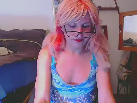 LorenJade online show from May 19, 2026, 7:47 am