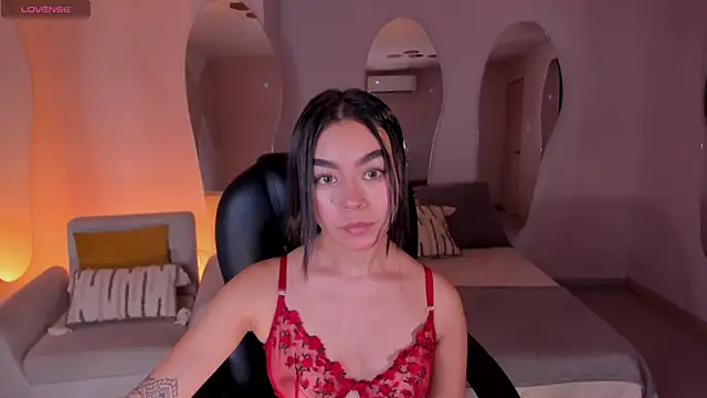 Snapshot of GigiLee_ chatting on December 8, 2024, 11:51 pm GigiLee  online show from December 8, 2024, 11:51 pm