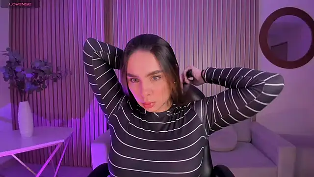 EloisaOlivero online show from September 21, 2025, 11:45 am