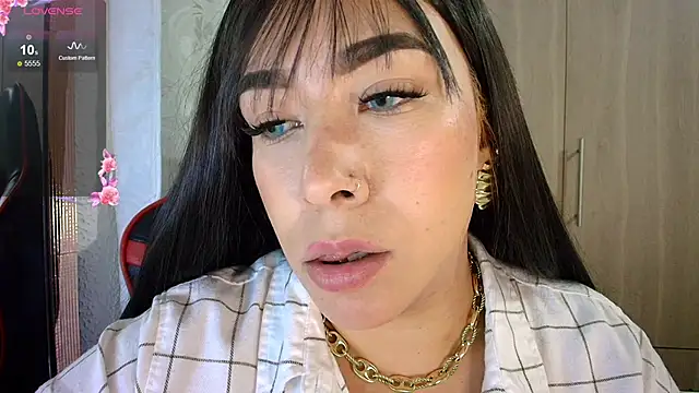 leahtemptation3 online show from May 15, 2026, 11:45 pm