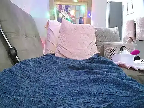 Irresistible24 online show from March 2, 2025, 12:22 pm