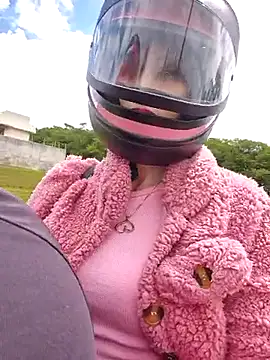 Irresistible24 online show from December 17, 2025, 5:52 pm