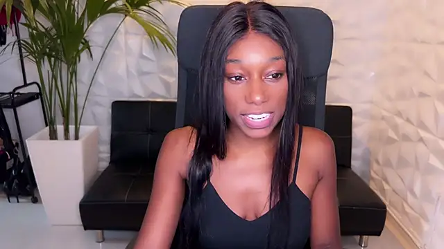 Snapshot of smileybabe chatting on December 6, 2024, 8:05 am smileybabe online show from December 6, 2024, 8:05 am