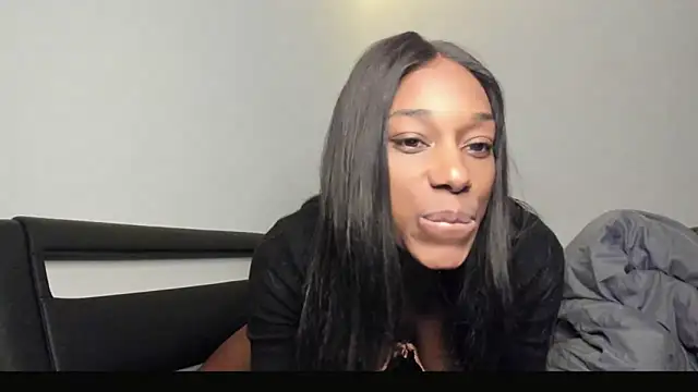 Snapshot of smileybabe chatting on December 8, 2024, 1:46 am smileybabe online show from December 8, 2024, 1:46 am