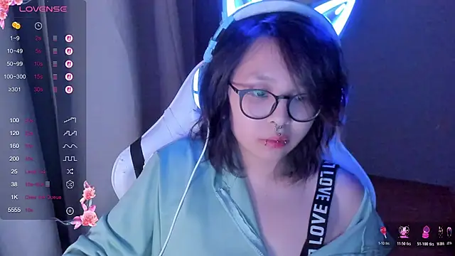 Snapshot of maydaykimmy chatting on February 10, 2026, 9:19 pm maydaykimmy online show from February 10, 2026, 9:19 pm