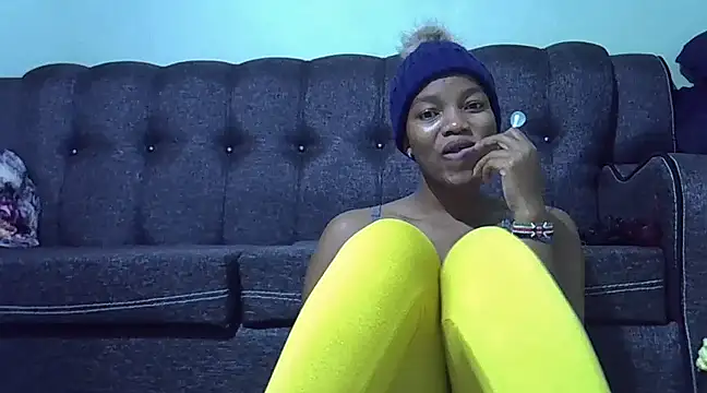 Snapshot of prettychoco1 chatting on February 6, 2025, 2:00 am prettychoco1 online show from February 6, 2025, 2:00 am