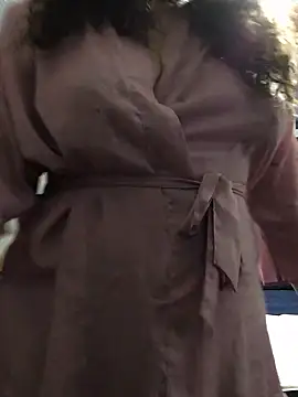 honeeyyy pot online show from January 3, 2025, 6:35 pm