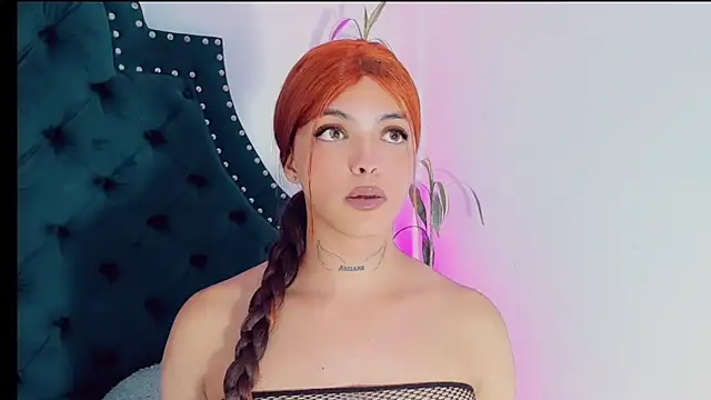 Emmaa Saenz  online show from March 13, 2025, 2:38 am