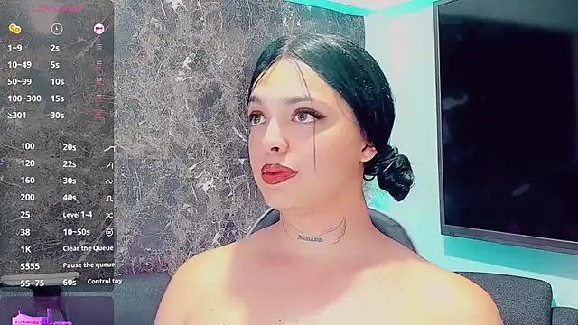 Emmaa Saenz  online show from February 11, 2026, 11:54 pm