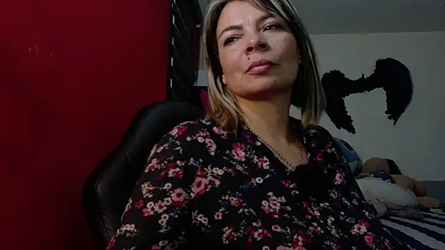 Snapshot of charlotedoll chatting on May 12, 2026, 10:51 pm charlotedoll online show from May 12, 2026, 10:51 pm