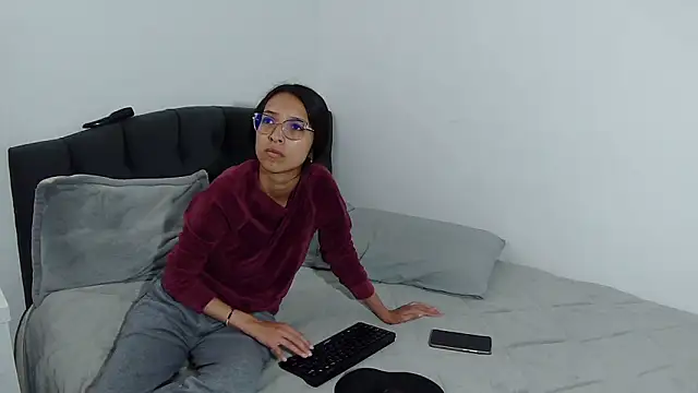 Katalleya jyj online show from December 2, 2025, 7:53 pm