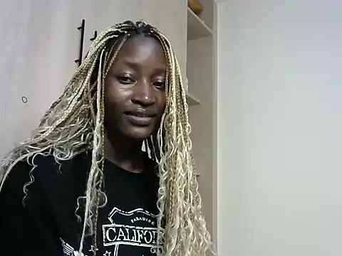 Snapshot of thicky_anncy chatting on December 4, 2024, 12:30 am thicky anncy online show from December 4, 2024, 12:30 am