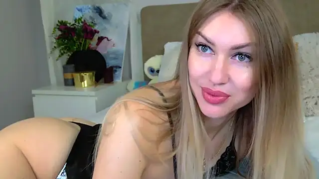 LuisaSin online show from November 5, 2025, 7:30 am